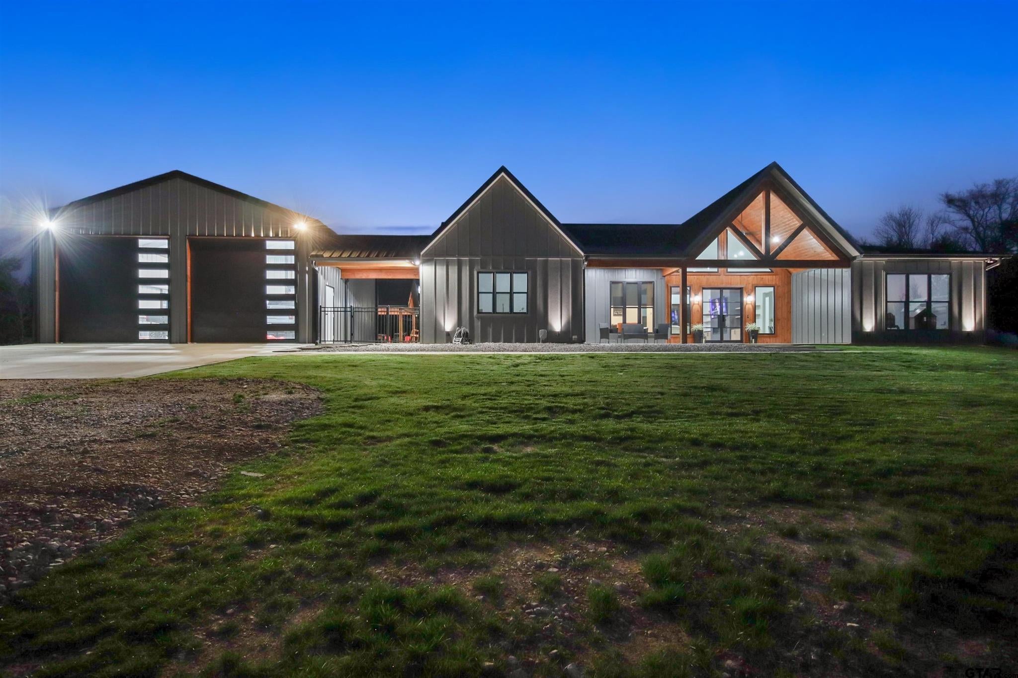 Brashear (BP-2001) Barndominium Floor Plan — 3 Bed, 2.5 Bath, 2,567 Sq Ft 4 Brashear BP-2001 barndominium, second view of the same finished client build